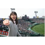 小澤奈々花が初甲子園に感激、センバツ応援イメージキャラが球児にエール。