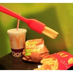 マックの&ldquo;食べられるフォーク&rdquo;日本初上陸