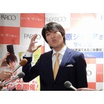 千原ジュニア「排便が印税に」、人気コラム書籍第4弾出版でサイン会。