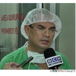 男性の大事な部分、瓶から抜けずに切除