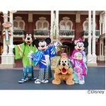 ディズニーランド＆シーの正月、グリーティングなどで新年お祝い。