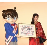 倉木麻衣&ldquo;コナン新記録記念パーティ&rdquo;で熱唱