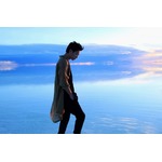 佐藤健が10周年記念の写真集、行きたかったウユニ塩湖で撮影を敢行。