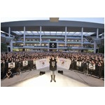 T.M.Revolutionが初のハイタッチ会、デビュー19周年を8,000人がお祝い。