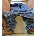 「男は座り小便」ルール化提案、導入すれば健康促進にも効果的？