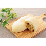 もっちりのグリーンカレーパン、ローソンのオリジナルレシピで。