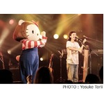 三戸なつめが前髪キティと熱唱、新曲「おでかけサマー」を揃いの振付で。