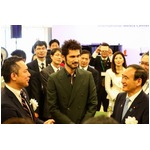 平井堅がサミット応援曲生披露、菅官房長官や鈴木三重県知事ら拍手。