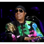 全盲のスティーヴィー・ワンダー「私が実は&ldquo;見えている&rdquo;という噂がある」