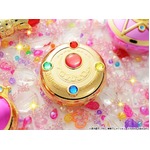 セラムン&ldquo;変身ブローチ&rdquo;再現、実用的な「変身ブローチミラーケース」。