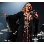 アデルのクレジットカードが利用停止に「H＆Mで恥ずかしかった」。