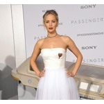 ジェニファー・ローレンス、舞台鑑賞中に嘔吐