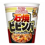 カップヌードル流の&ldquo;石焼きビビンバ&rdquo;、白飯入れて2度旨い