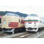 カラーリング異なる&ldquo;JR189系&rdquo;並ぶ貴重撮影会