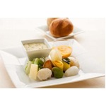 JALの新機内食をカフェで提供、ビジネスクラスの味を期間限定で。