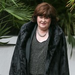 スーザン・ボイルがトラブル、空港で叫びながら助け求め走り出す。