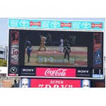 ロボコップが投げた&ldquo;314km&rdquo;、始球式での豪速球に球場どよめく。