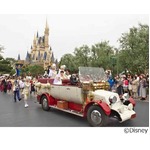 TDLシンデレラ城で初の結婚式、パークを訪れた多くのゲストも祝福。