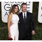 妻大好きマット・デイモン、ライブでもラブラブ