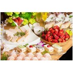 旬の苺と苺デザートが食べ放題、4月30日までのディナータイム限定。