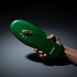 &ldquo;ゴのつく生物&rdquo;付きスリッパ、商品名「使用済スリッパ」の意味。