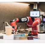 ロボットがコーヒー淹れる「変なカフェ」