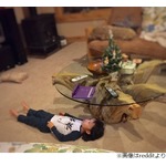 &ldquo;寝ながらタブレット端末&rdquo;天才児現る