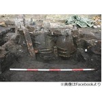 まだ臭う700年前のトイレ発見、排泄物や革・布などお尻拭くアイテムも。