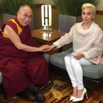ダライ・ラマとレディー・ガガが対談、SNSに寄せられた質問に答える。