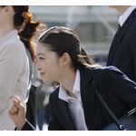 三井住友銀行CMの美女は誰？ 再生100万回突破