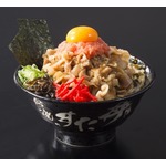 豪快ジャンク丼、ご飯の上でとんこつラーメン表現