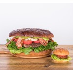 BBQで2kgの「メガバーガー」、体験イベント開催