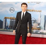 スパイダーマン変身中は&ldquo;目から&rdquo;飲んで食べる