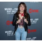 元子役のシンガーソングライターが&ldquo;犬&rdquo;と結婚、元恋人は人間