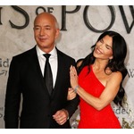 Amazon創業者、所有する&ldquo;700億円の豪華ヨット&rdquo;で婚約パーティー