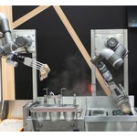 JR東日本、アーム型&ldquo;駅そばロボット&rdquo;本格稼働