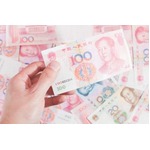 7年遅れの&ldquo;謝罪&rdquo;に賛辞の声、ニセ札を使った女性と店主が和解。