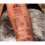 【写真】&ldquo;マックのレシート&rdquo;タトゥー、意味不明な柄に困惑の声続出。