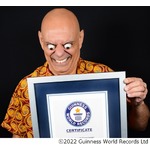 &ldquo;世界一目玉が飛び出る男性&rdquo;9歳のとき変顔きっかけで気付く