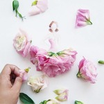 【写真】女性イラストに&ldquo;花のドレス&rdquo;、細やかな造形の作品が話題に。