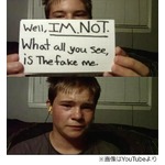 14歳の涙と無言の訴えに反響、いじめに苦しむ胸中をカードにつづる。