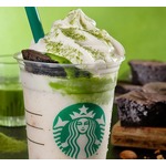 チョコケーキ丸ごと1つ乗った大胆フラペチーノ