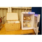 &ldquo;オフィスおかん&rdquo;でぷち社食、設置した冷蔵庫に惣菜など約30種提供。