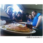 男子7人で&ldquo;24時間パンケーキ&rdquo;、ひたすら食べ続けてギネス記録に挑戦。