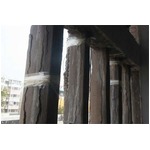 【写真】建物のひび割れをテープで補修、「手抜き工事だ」と批判相次ぐ。