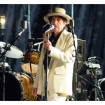  ボブ・ディラン、ようやくノーベル賞受け取りへ