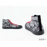 貞本エヴァ完結記念スニーカー、名シーンのコラージュ柄を大胆に。
