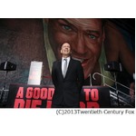 巨大壁画にブルース感激の涙、45m&times;12mの&ldquo;世界で最もツイてない男&rdquo;。