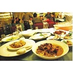 客の残飯をオーナーが食べる店「食べ物を無駄にしない大切さ伝えたい」。