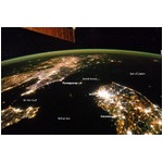 【写真】宇宙から見た&ldquo;暗闇&rdquo;の北朝鮮、朝鮮半島の夜景ではっきり。